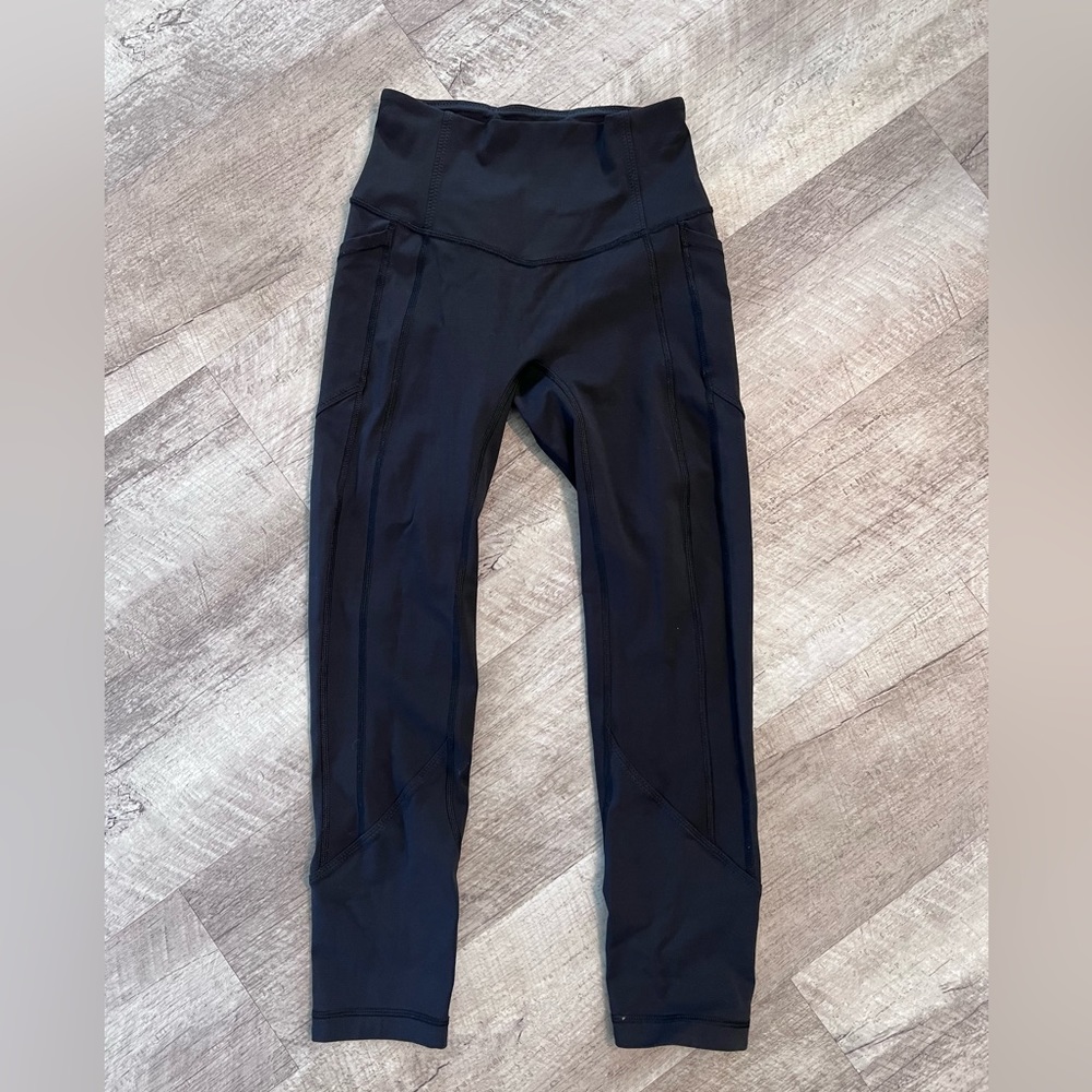Invigorate high rise leggings size 4. LOOK BRAND NEW